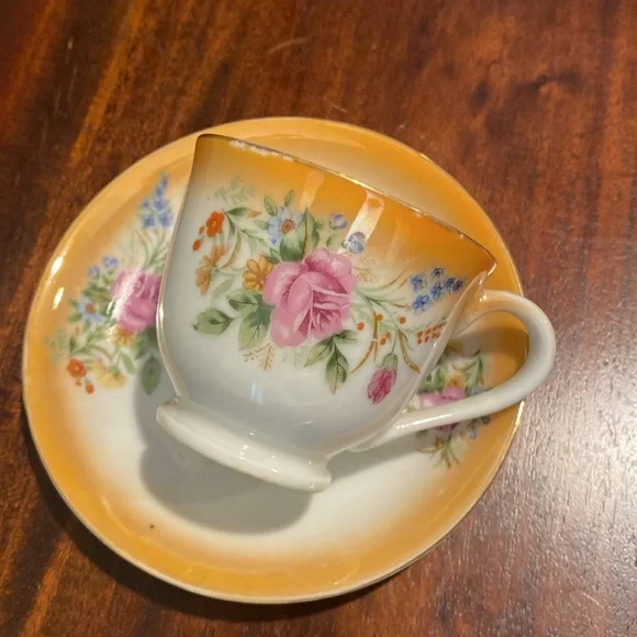 Vintage orange floral teacup and saucer set. - Picture 3 of 11